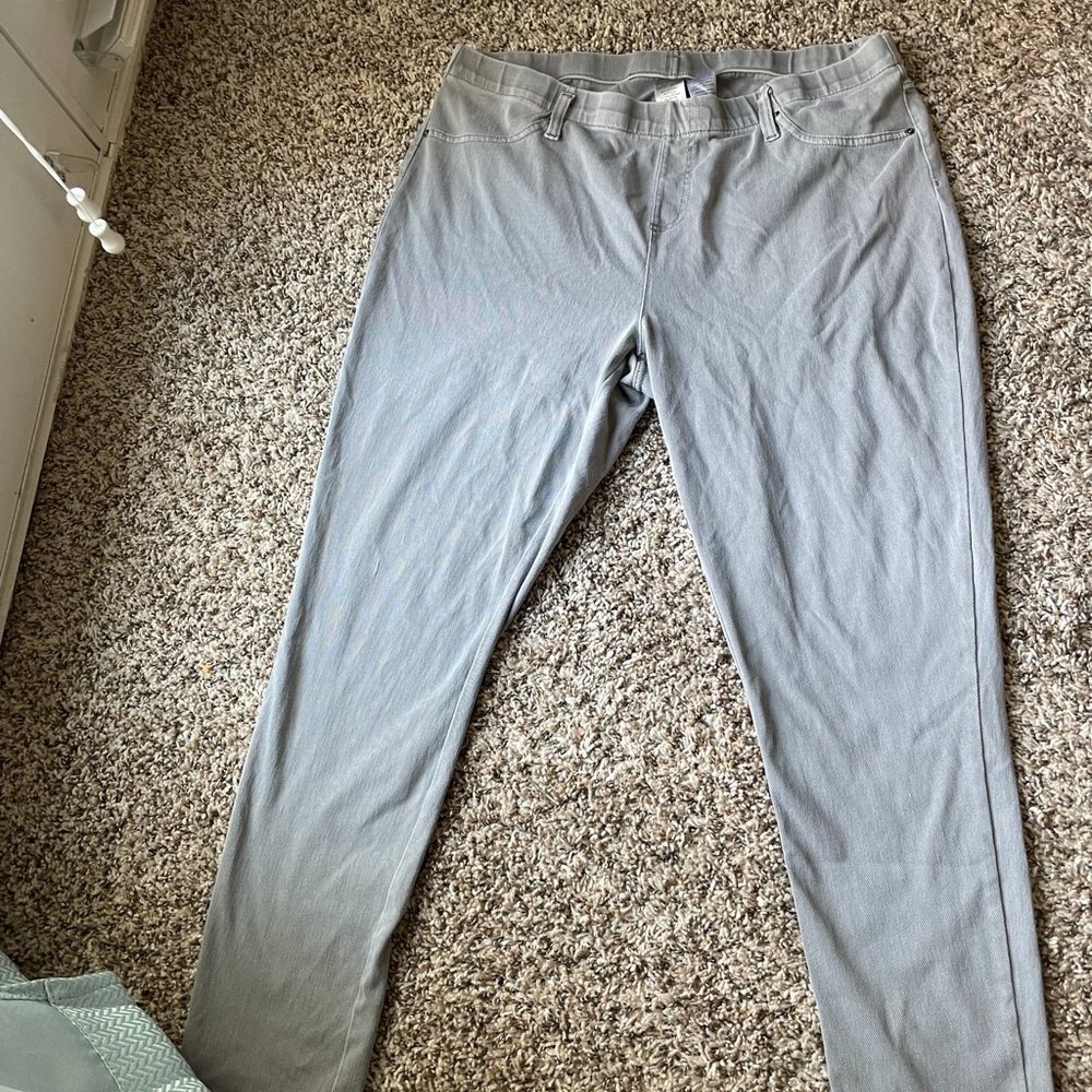 Light gray jeggings